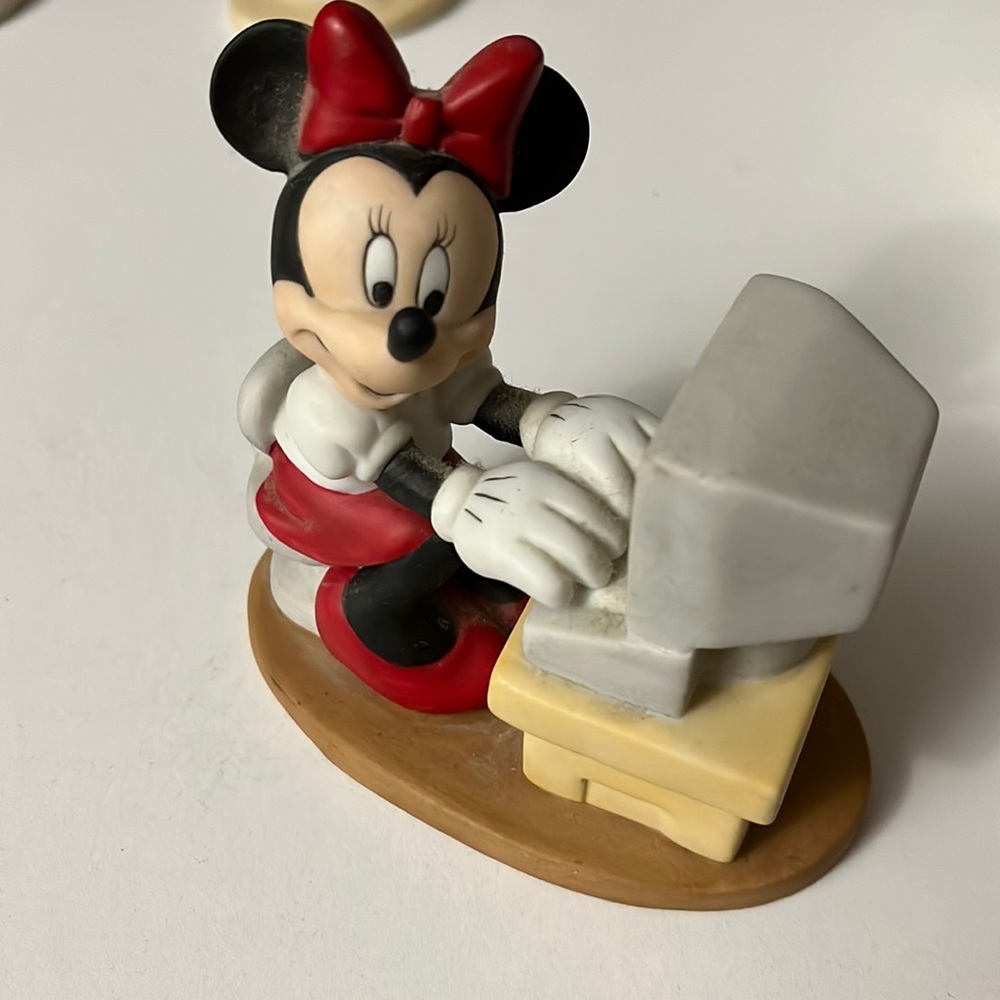 Typist Mini Mouse figurine!